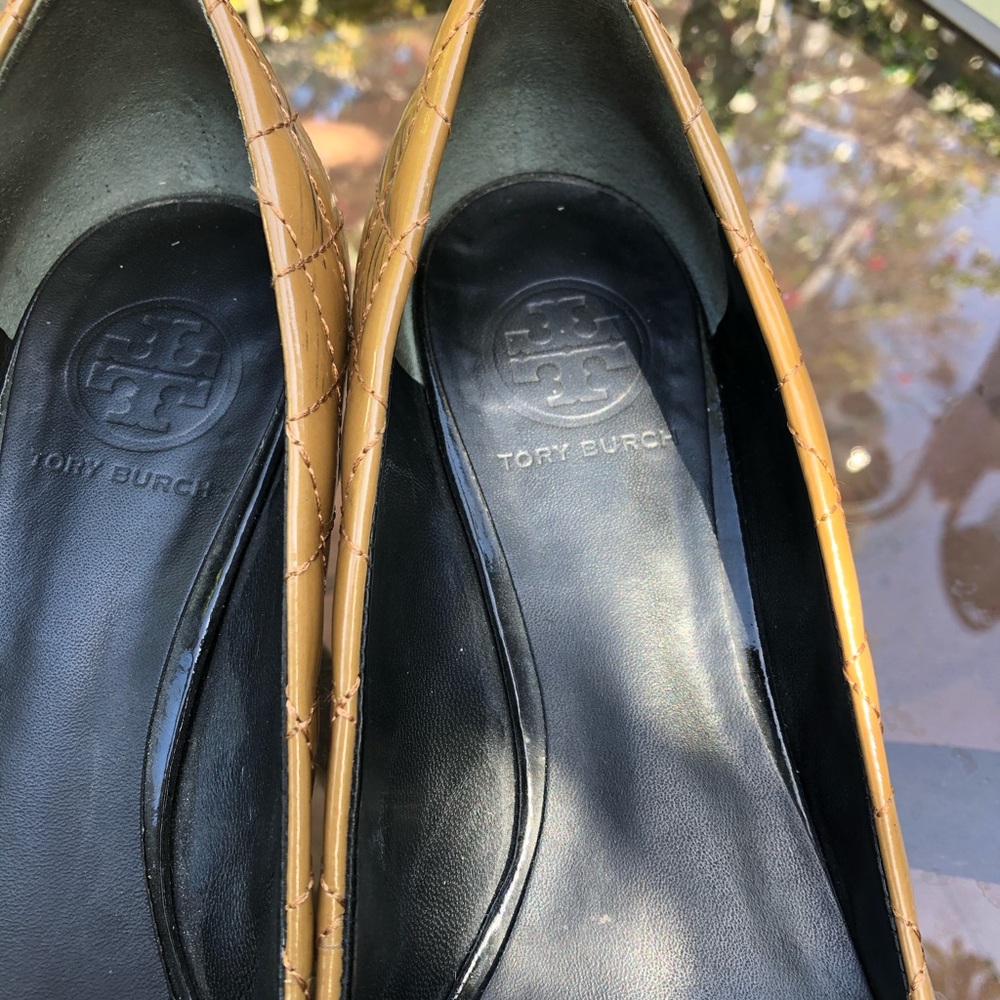 Tory Burch Kaitlin Quilted Cap-Toe Pump - Picture 5 of 7